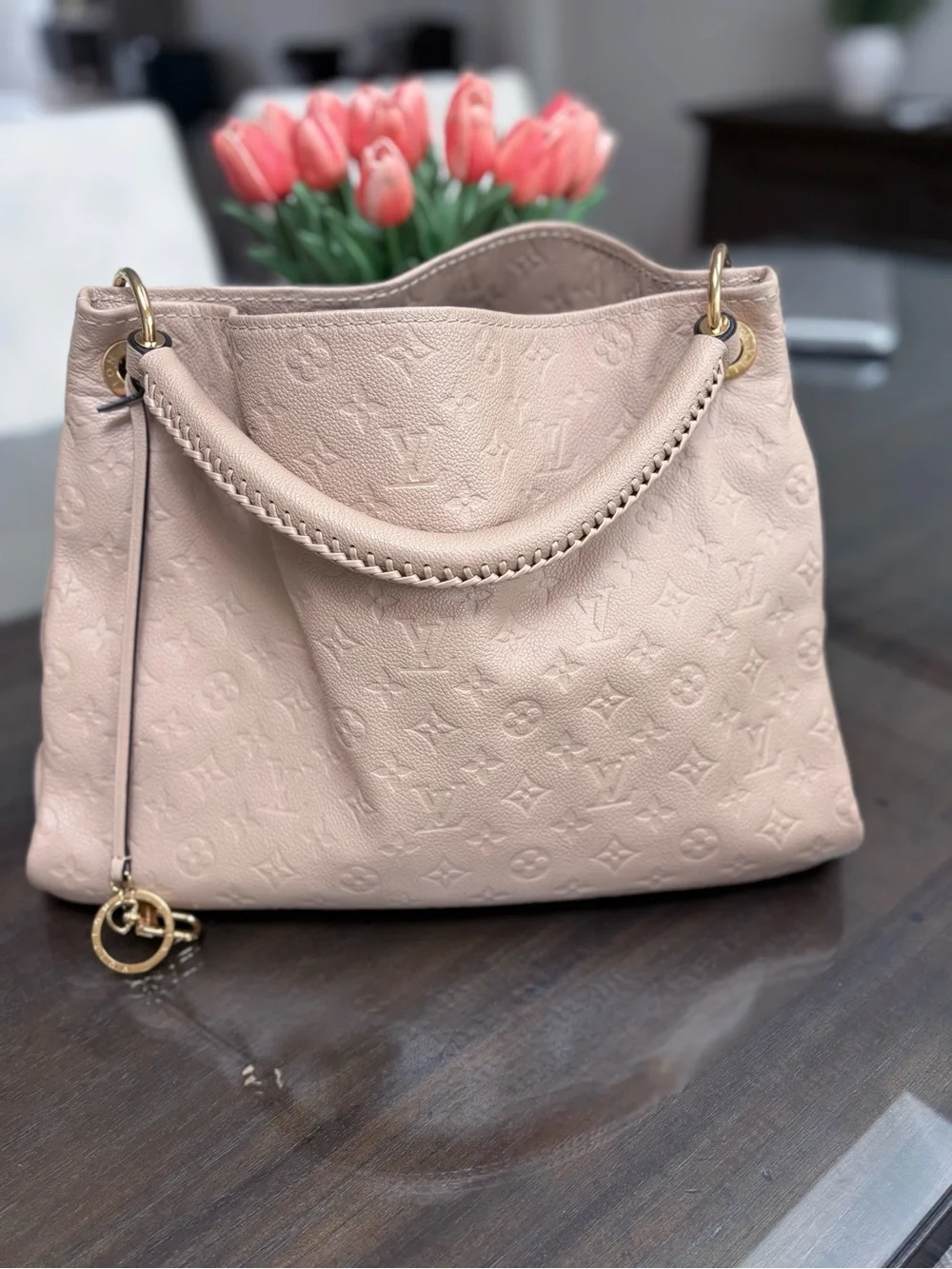 Louis Vuitton Artsy MM IN monogram Empreinte beige leather. Great condition